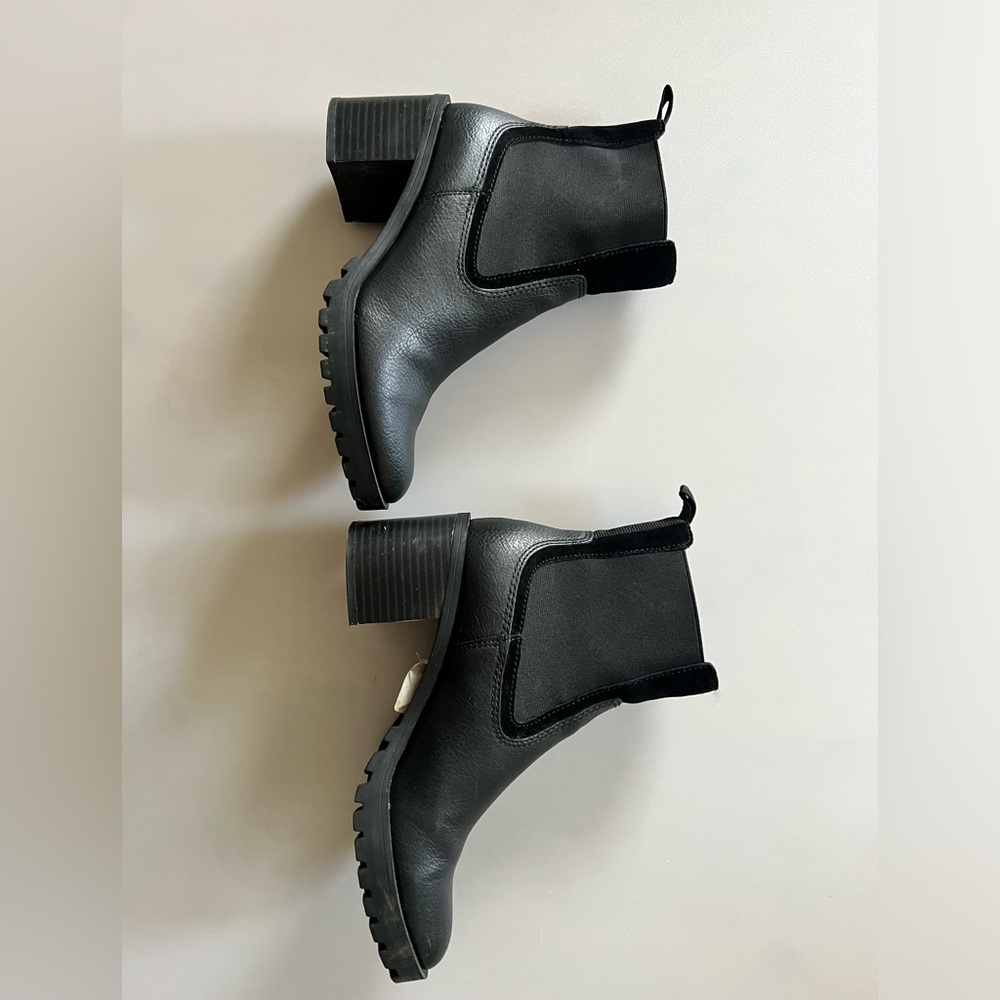 Dolce Vita Women's Black Comfy Faux Leather Booties. Size 8.